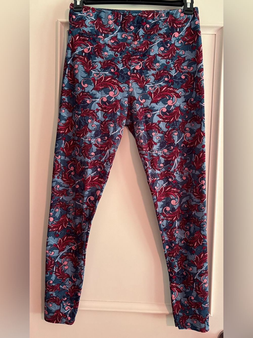 LuLaRoe Tall and Curvy Stretch Leggings